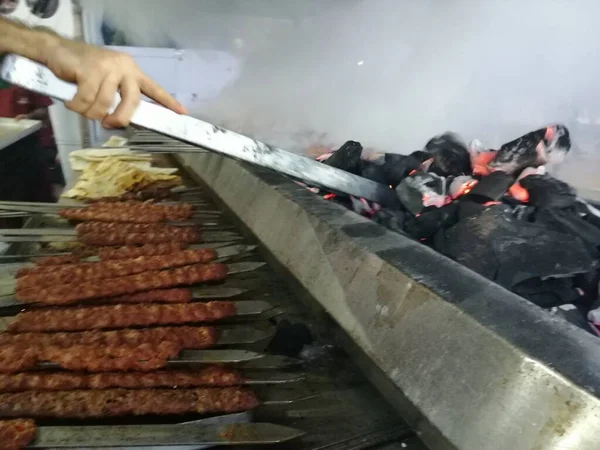 Matlagning Adana Kebab Restaurang Stil Grill — Stockfoto