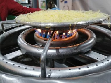 Hatay usulü peynirli kunefe.