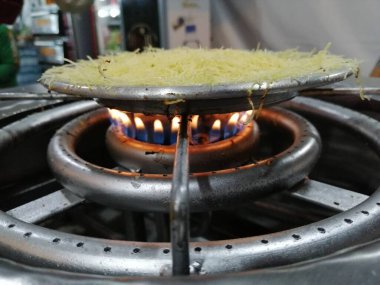 Hatay usulü peynirli kunefe.