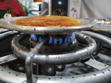 Nefis hatay usulü peynirli kunefe.