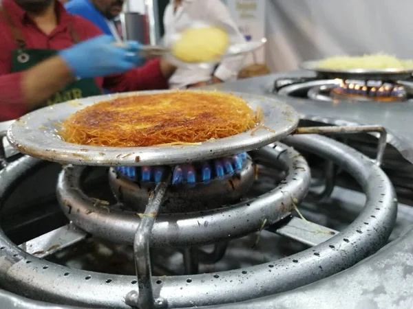 Lezat Hatay Gaya Keju Kunefe — Stok Foto