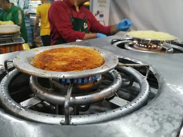 Lezat Hatay Gaya Keju Kunefe — Stok Foto