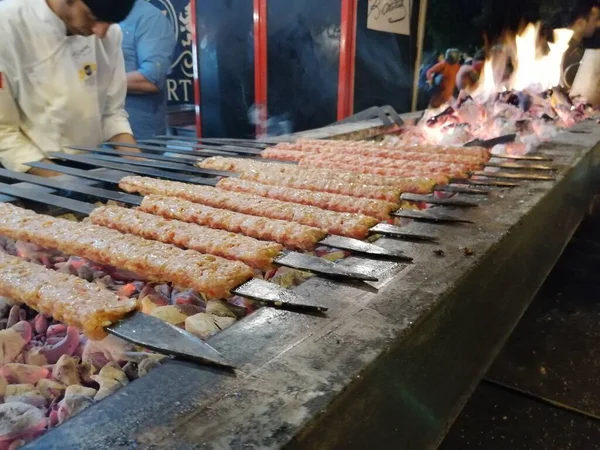 Koken Adana Kebabs Het Restaurant Stijl Grill — Stockfoto