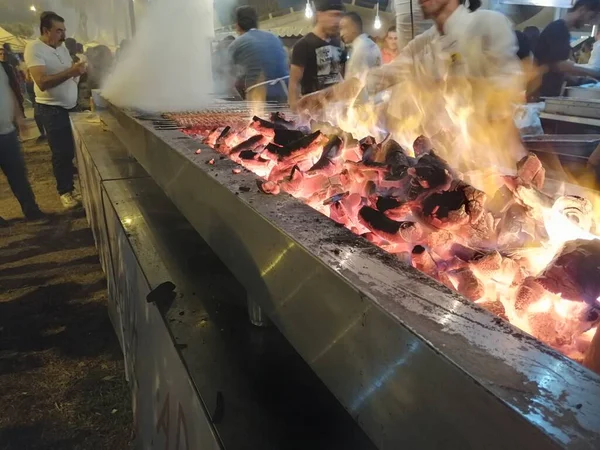 Cucinare Kebab Adana Sulla Griglia Del Ristorante — Foto Stock