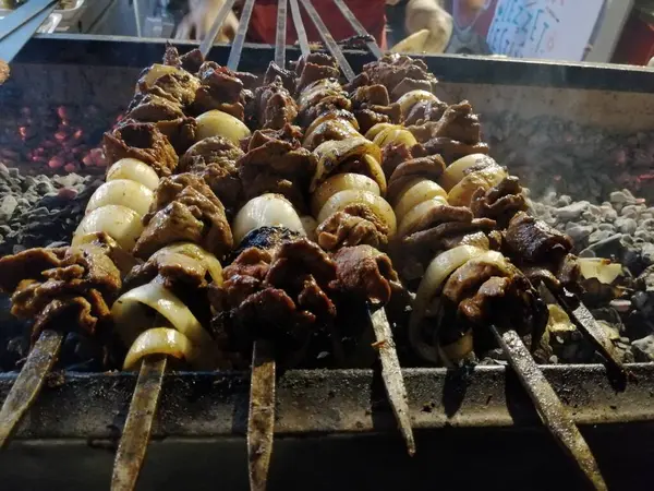 Shashlik Preparando Churrasco Sobre Carvão Vegetal Shashlik Shish Kebab Popular — Fotografia de Stock