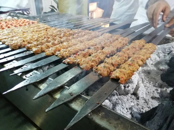 Gătitul Kebaburilor Adana Grătarul Stil Restaurant — Fotografie, imagine de stoc