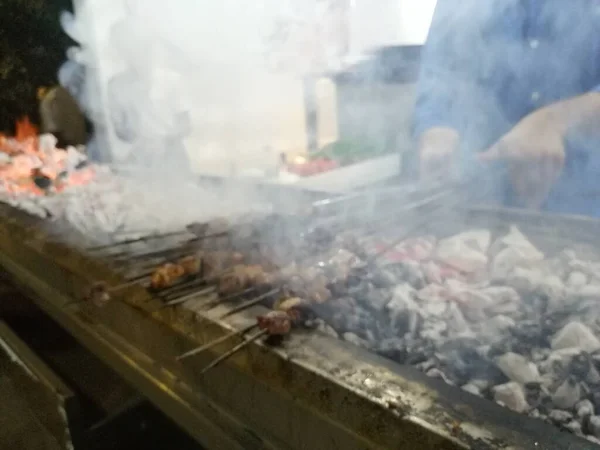 Shashlik Preparando Churrasco Sobre Carvão Vegetal Shashlik Shish Kebab Popular — Fotografia de Stock