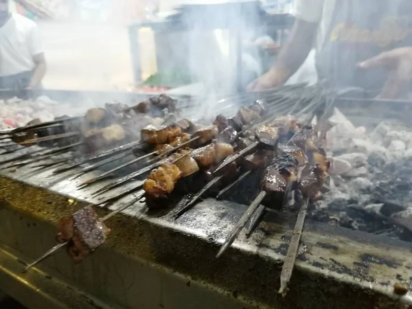 Shashlik Przygotowuje Grilla Nad Węglem Drzewnym Shashlik Lub Shish Kebab — Zdjęcie stockowe