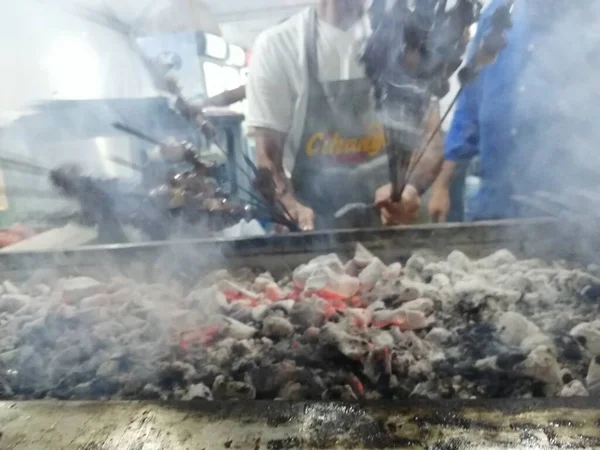 Shashlik Preparándose Una Parrilla Barbacoa Sobre Carbón Vegetal Shashlik Shish — Foto de Stock