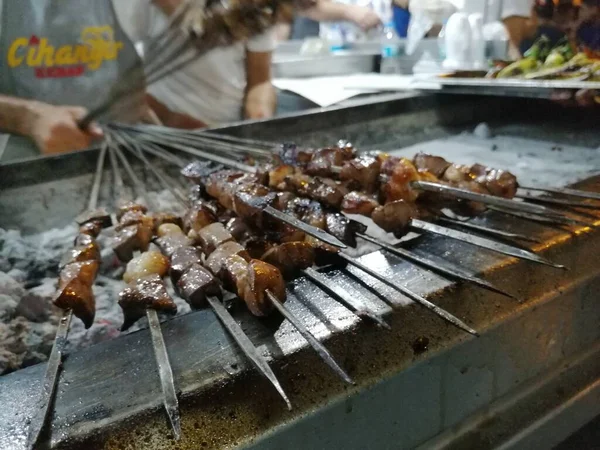 Shashlik Preparando Churrasco Sobre Carvão Vegetal Shashlik Shish Kebab Popular — Fotografia de Stock