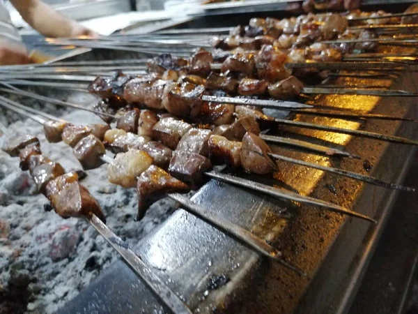 Shashlik Preparándose Una Parrilla Barbacoa Sobre Carbón Vegetal Shashlik Shish —  Fotos de Stock