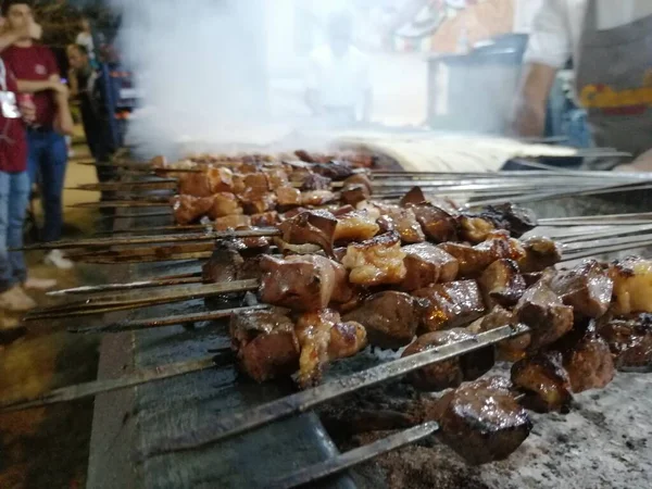 Shashlik Grillezésre Készül Faszén Felett Shashlik Vagy Shish Kebab Népszerű — Stock Fotó