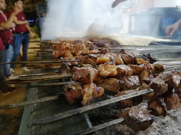 Shashlik Preparándose Una Parrilla Barbacoa Sobre Carbón Vegetal Shashlik Shish —  Fotos de Stock