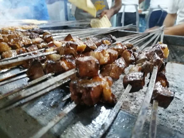 Shashlik Förbereder Sig Grill Över Träkol Shashlik Eller Shish Kebab — Stockfoto