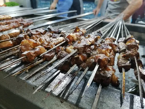 Shashlik Förbereder Sig Grill Över Träkol Shashlik Eller Shish Kebab — Stockfoto