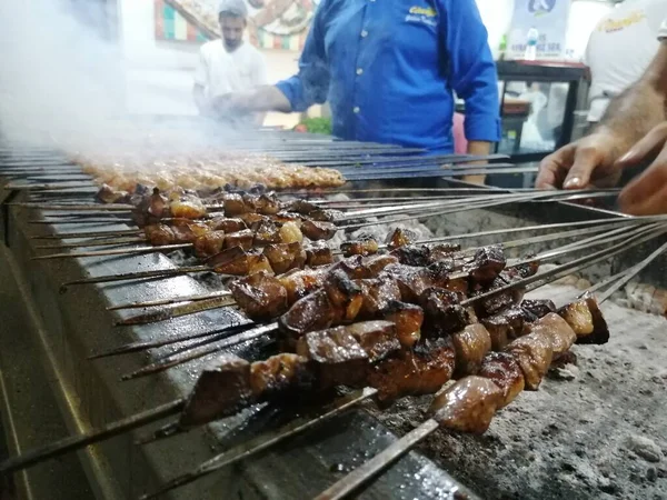 Shashlik Προετοιμασία Για Ένα Μπάρμπεκιου Σχάρα Πάνω Από Κάρβουνο Shashlik — Φωτογραφία Αρχείου