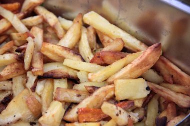 Sıcak ve lezzetli karışık sebze tabağı