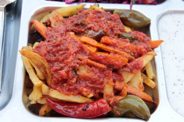 Sıcak ve lezzetli karışık sebze tabağı