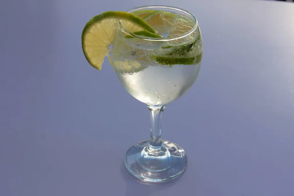 Mineralvatten Och Citron Glaskopp — Stockfoto
