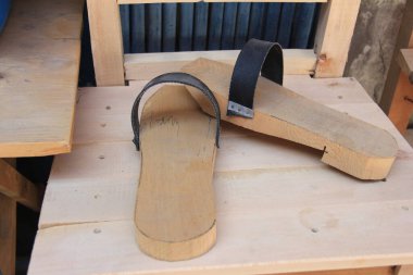 Güzel ve renkli ahşap tabureler