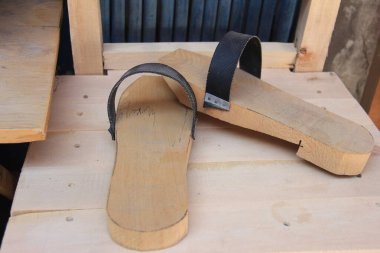 Güzel ve renkli ahşap tabureler