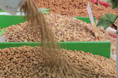 organik, taze ve lezzetli fındıklar