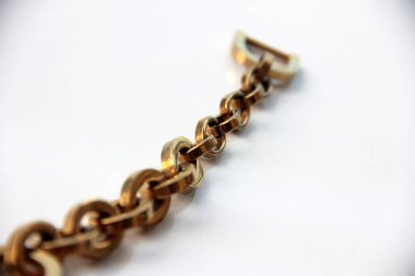 Modern, şık ve şık mücevherler.