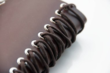 Modern, şık ve şık mücevherler.