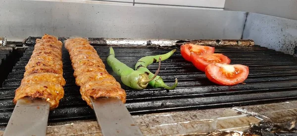 Delicioso Kebab Adana Saladas — Fotografia de Stock