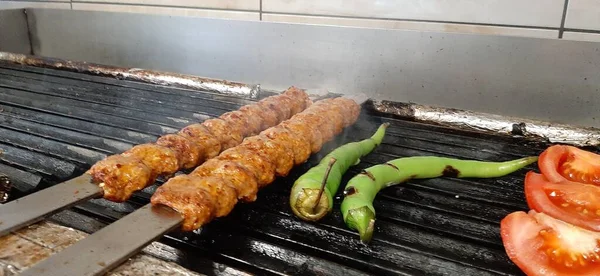 Delicioso Kebab Adana Saladas — Fotografia de Stock