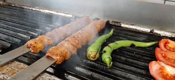 Delicioso Kebab Adana Saladas — Fotografia de Stock