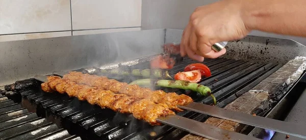 Delicioase Adana Kebab Salate — Fotografie, imagine de stoc