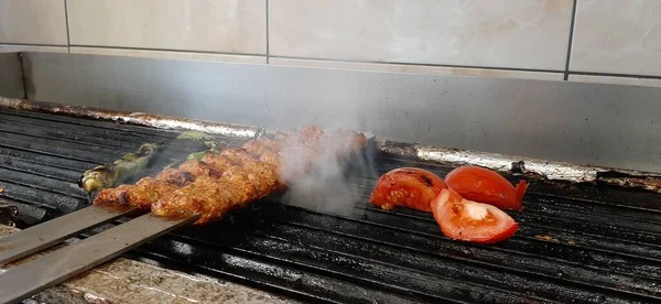 Delicioso Kebab Adana Saladas — Fotografia de Stock