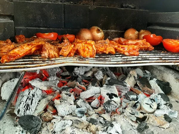 Delicioso Kebab Adana Ensaladas —  Fotos de Stock