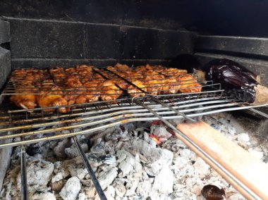 Lezzetli Adana kebabı ve salata