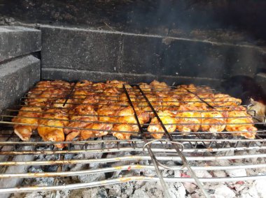 Lezzetli Adana kebabı ve salata