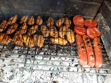 Lezzetli Adana kebabı ve salata