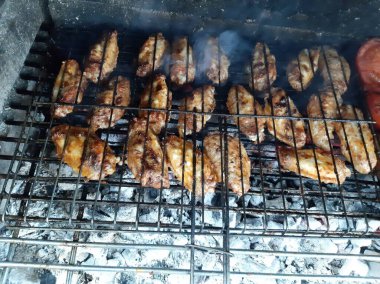 Lezzetli Adana kebabı ve salata