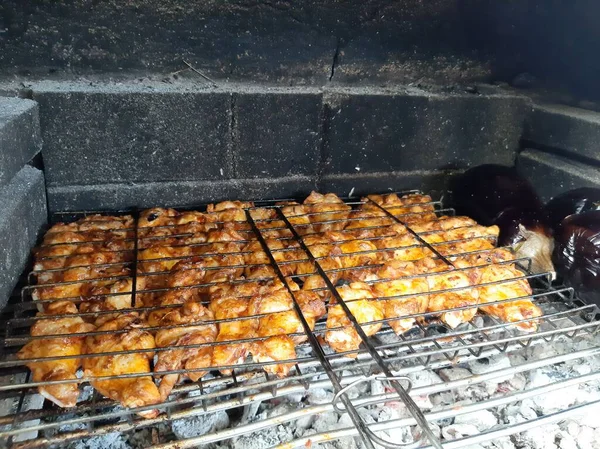 Läckra Adana Kebab Och Sallader — Stockfoto