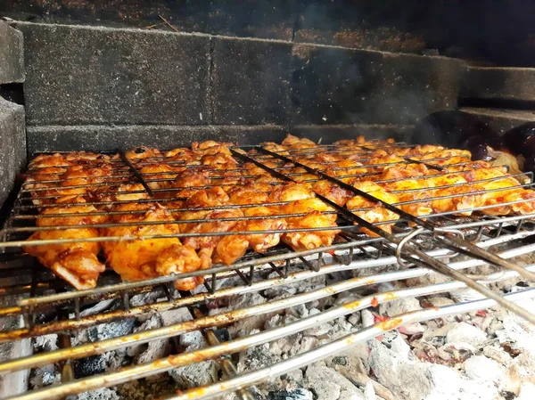 Lezat Adana Kebab Dan Salad — Stok Foto