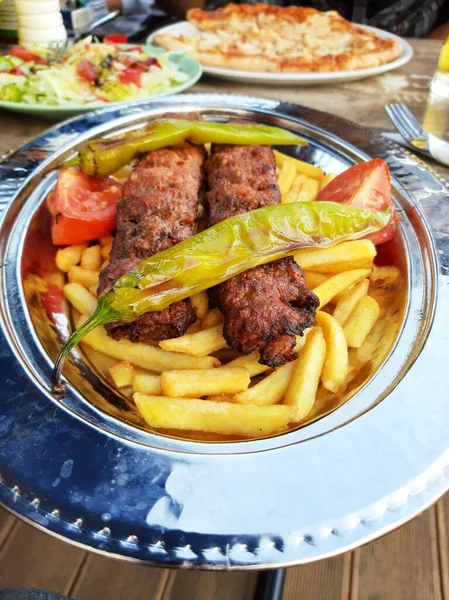 Delicious Adana Kebab Salads — Stock Photo, Image