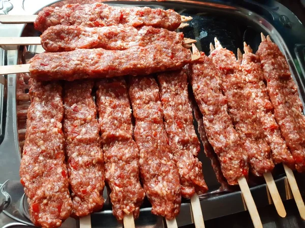 Delicioso Kebab Adana Ensaladas —  Fotos de Stock