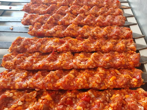 Turco Tradicional Adana Kebab Pronto Para Cozinhar — Fotografia de Stock