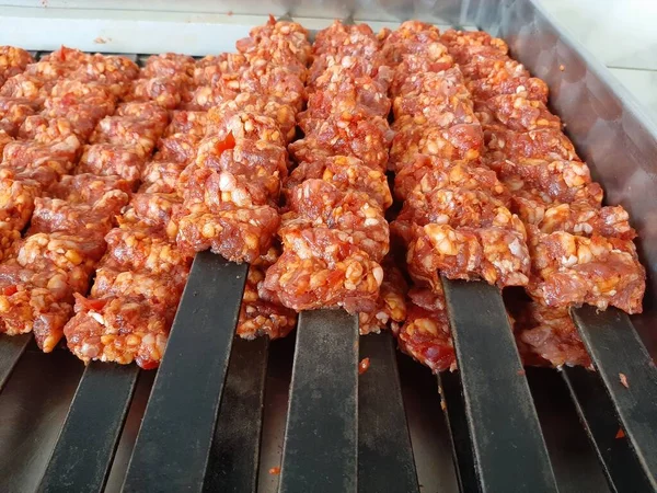 Turco Tradicional Adana Kebab Pronto Para Cozinhar — Fotografia de Stock