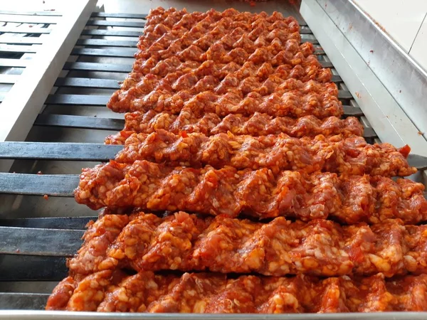 Turco Tradicional Adana Kebab Pronto Para Cozinhar — Fotografia de Stock