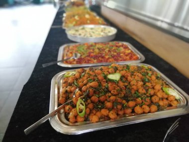 Açık büfe kahvaltı ve yemekler.