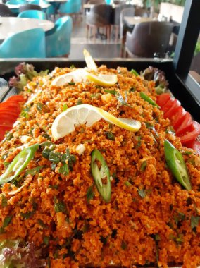 Tabakta nefis bir puro var.