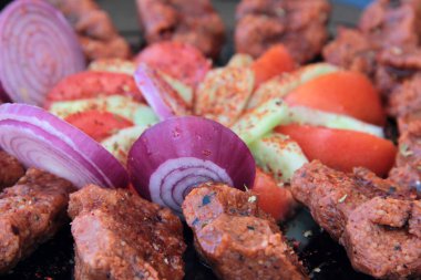 Tabakta nefis bir puro var.