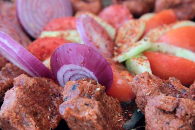 Tabakta nefis bir puro var.