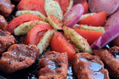 Tabakta nefis bir puro var.